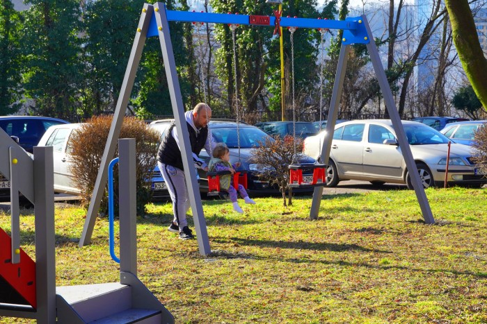 snagom graÄanskog aktivizma izgraÄeno igraliÅ¡te ispred djeÄije bolnice u tuzli (foto)